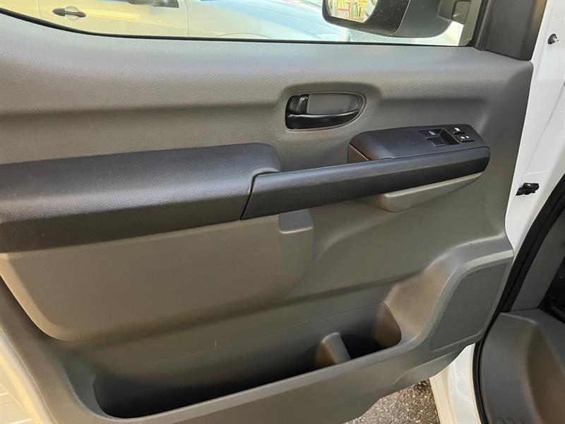 nissan NV Cargo 2017 - 13