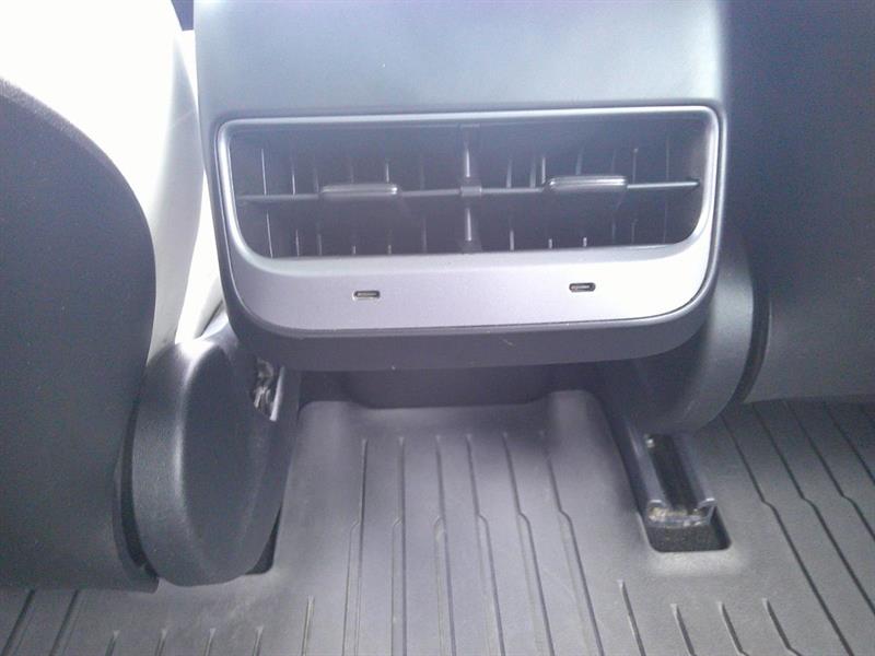 tesla Model 3 2021 - 11