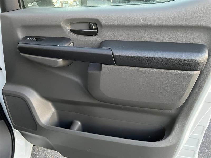 nissan NV Cargo 2017 - 9