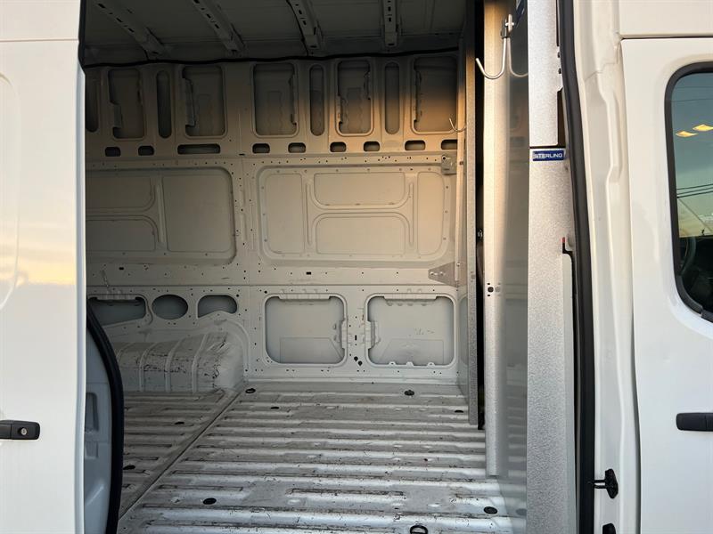 nissan NV Cargo 2017 - 11