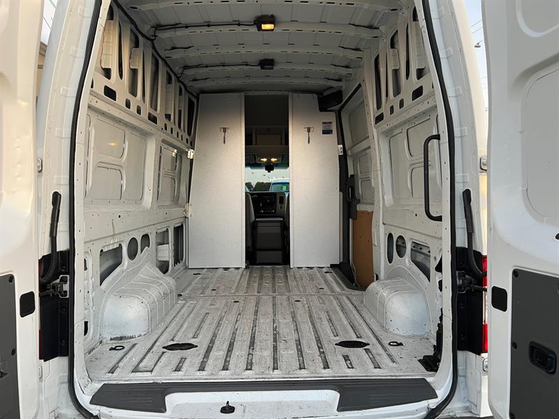 nissan NV Cargo 2017 - 12