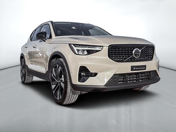 volvo XC40 2025