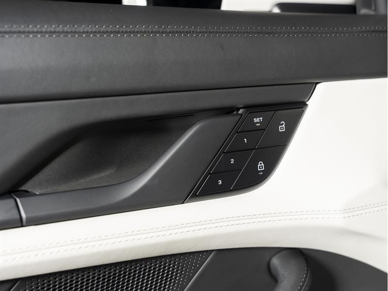 porsche Taycan 2022 - 25