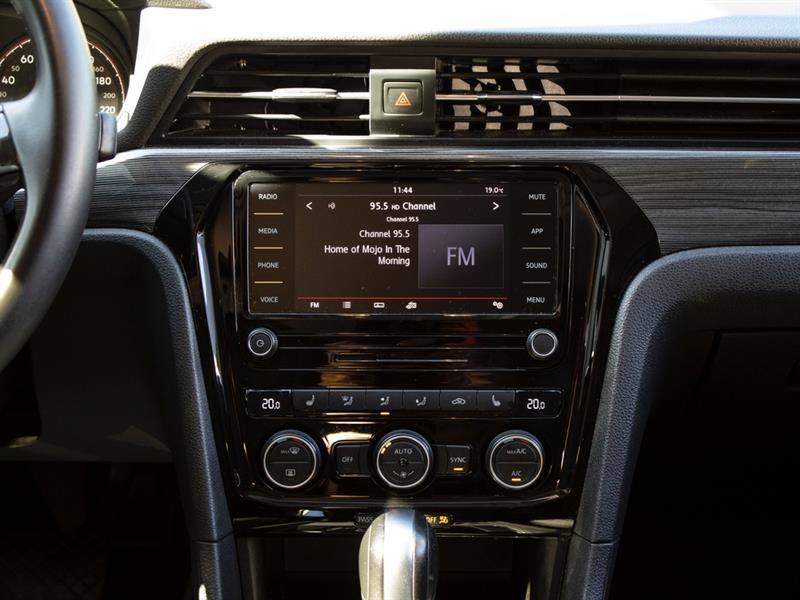 volkswagen Passat 2021 - 18