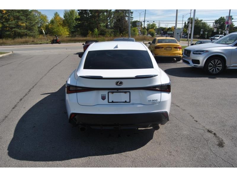 lexus IS 2023 - 4