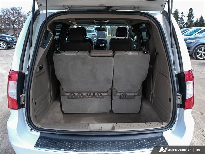 chrysler Town & Country 2016 - 11