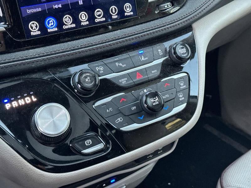 chrysler Pacifica 2017 - 16