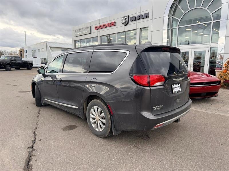 chrysler Pacifica 2017 - 4