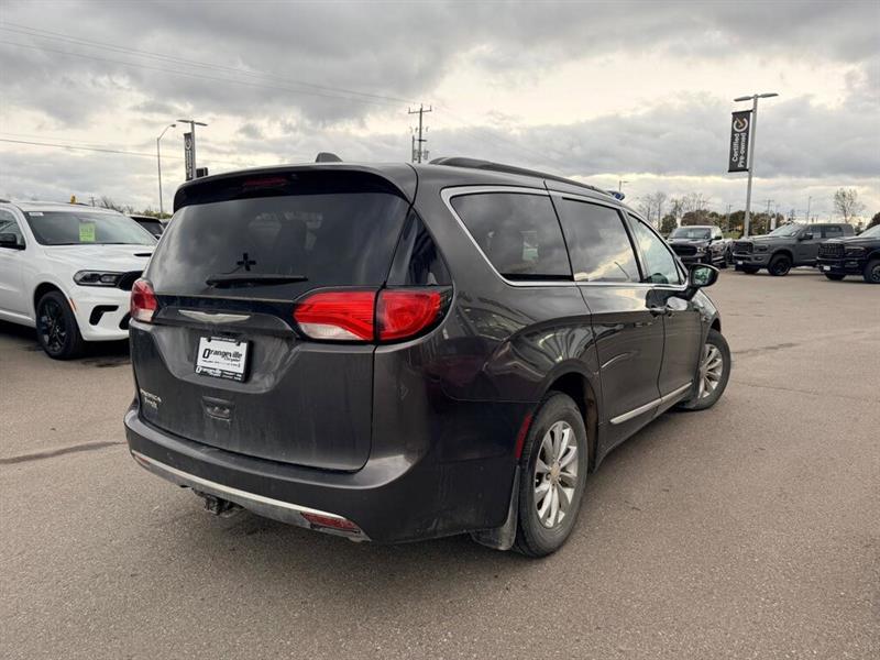 chrysler Pacifica 2017 - 6