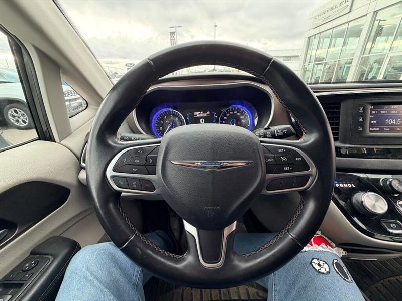 chrysler Pacifica 2017 - 11