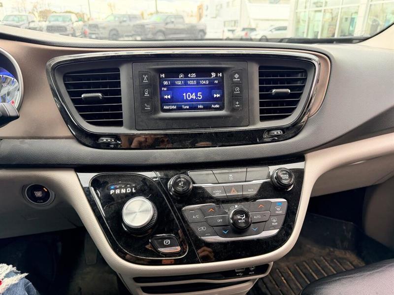 chrysler Pacifica 2017 - 13