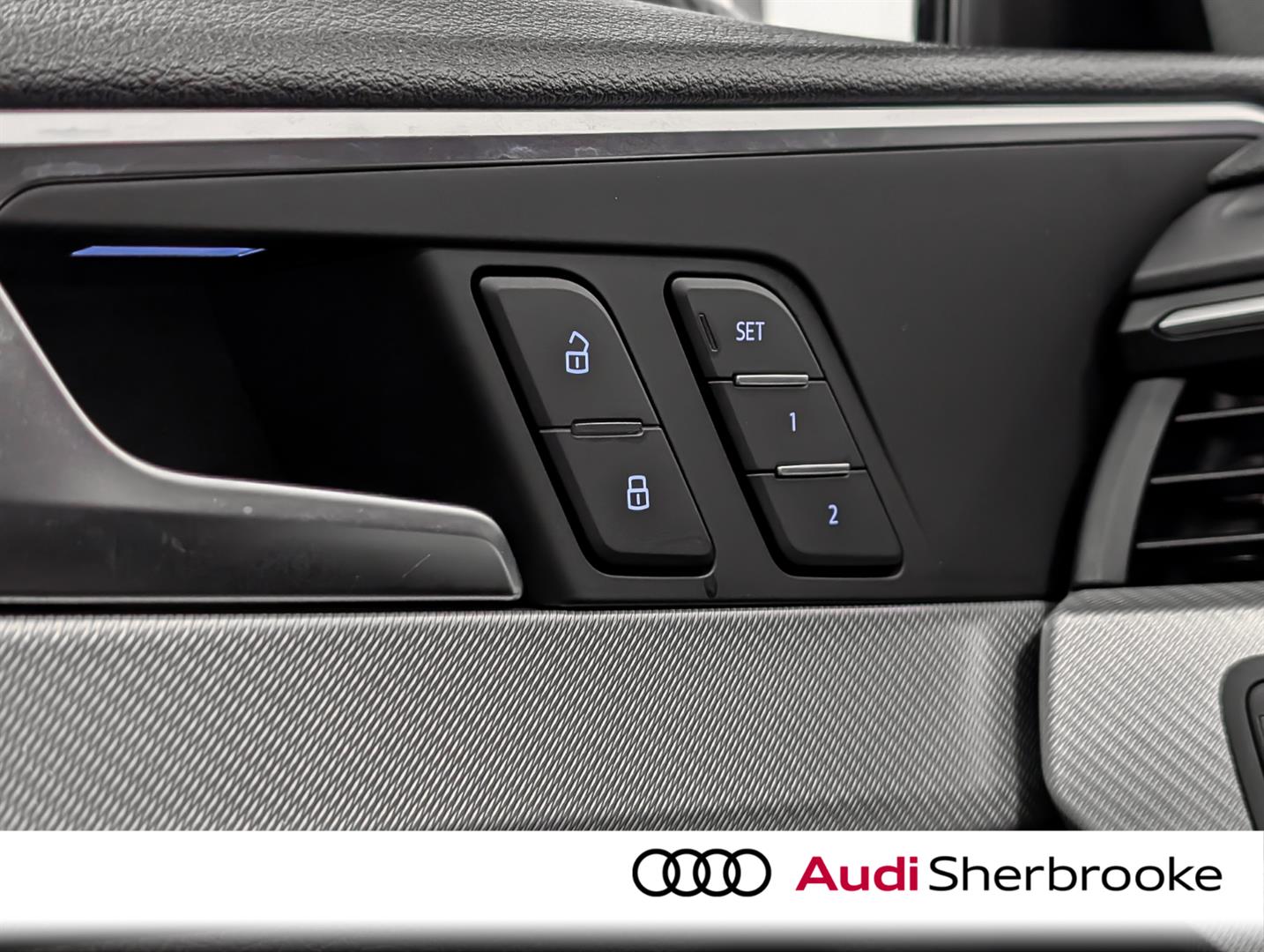 audi A4 Sedan 2018 - 24