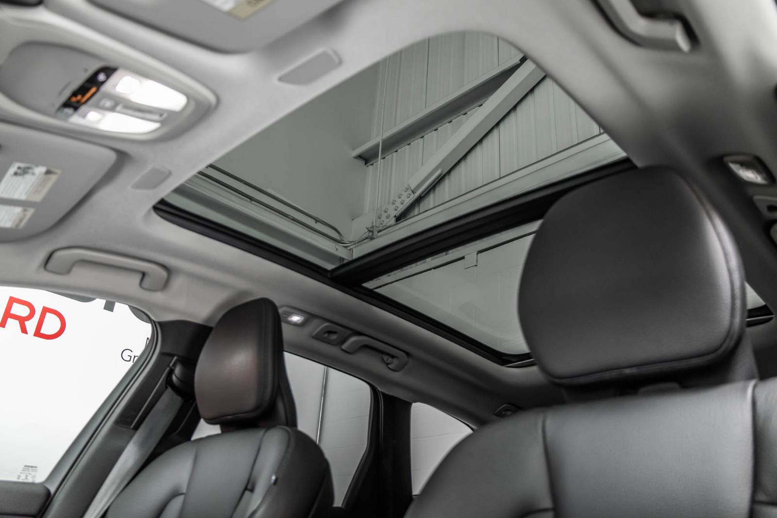 volvo XC60 2022 - 44