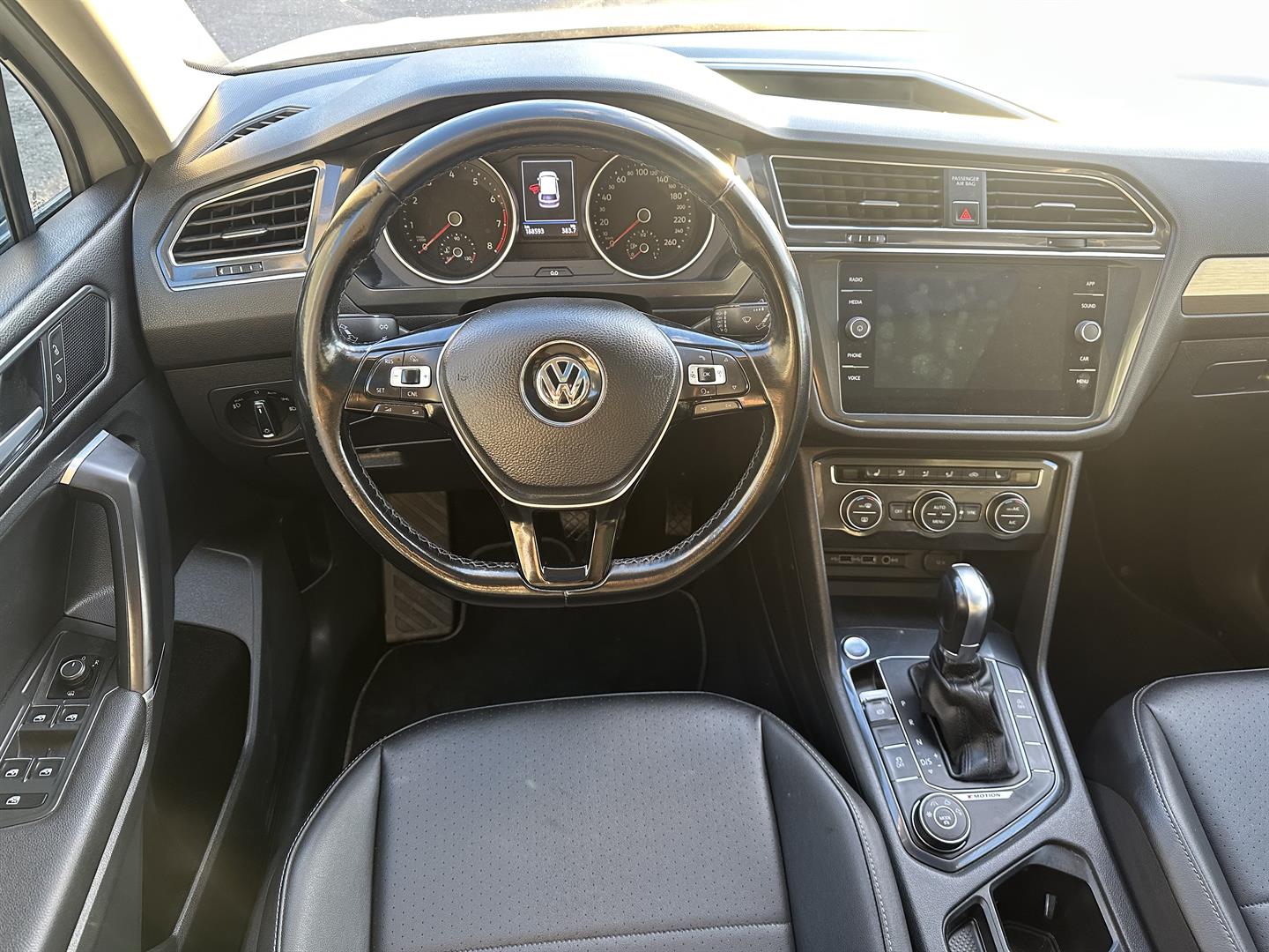 volkswagen Tiguan 2018 - 17