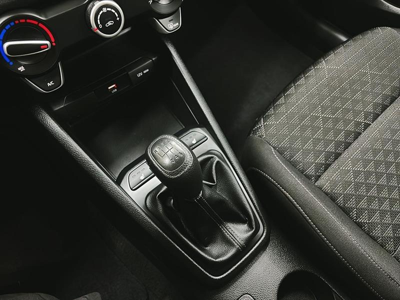 kia Rio 5-door 2022 - 13