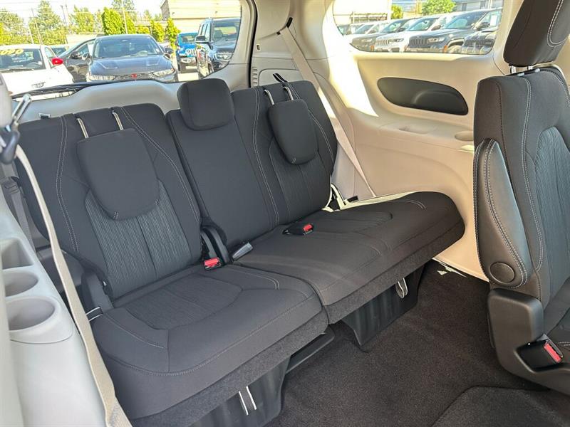 chrysler Grand Caravan 2024 - 13