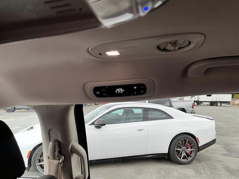 chrysler Pacifica 2021 - 17