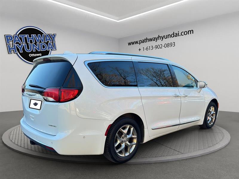 chrysler Pacifica 2017 - 4