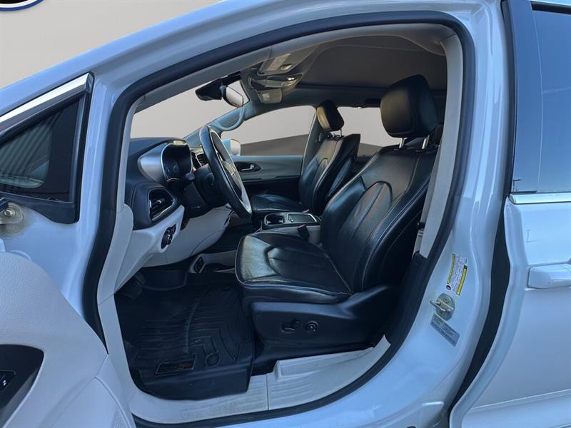 chrysler Pacifica 2017 - 15