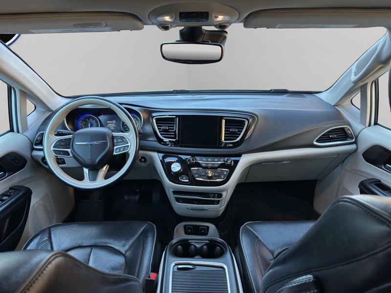 chrysler Pacifica 2017 - 16