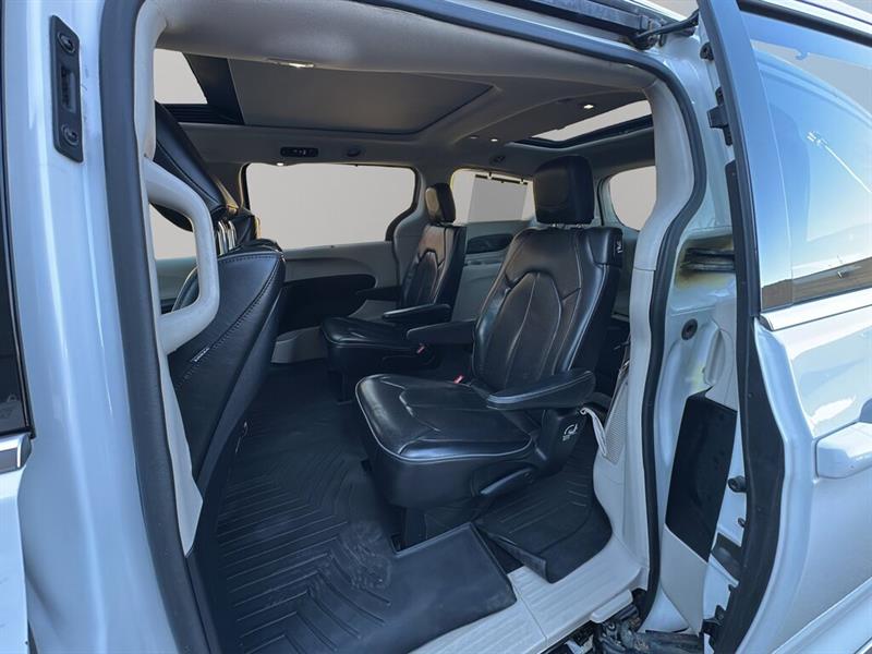 chrysler Pacifica 2017 - 24