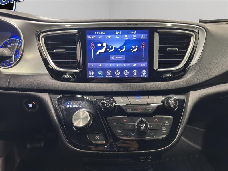 chrysler Pacifica 2018 - 17