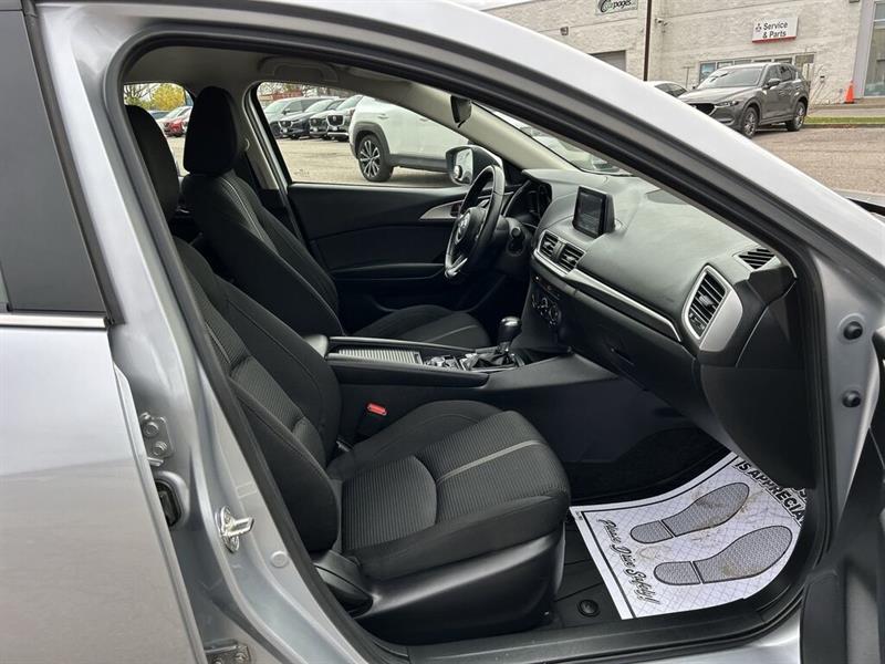 mazda Mazda3 2018 - 33