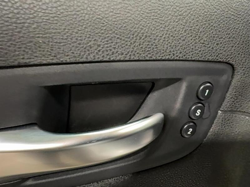 chrysler 300 2023 - 18