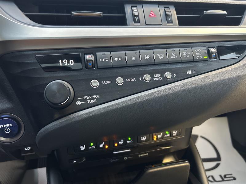 lexus ES 300h 2019 - 13