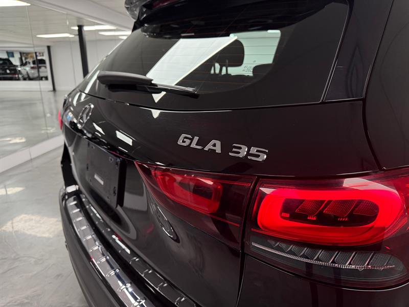 mercedes-benz AMG GLA 35 2022 - 28