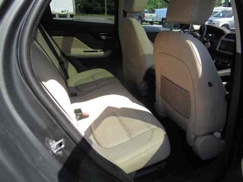 jaguar F-PACE 2019 - 32