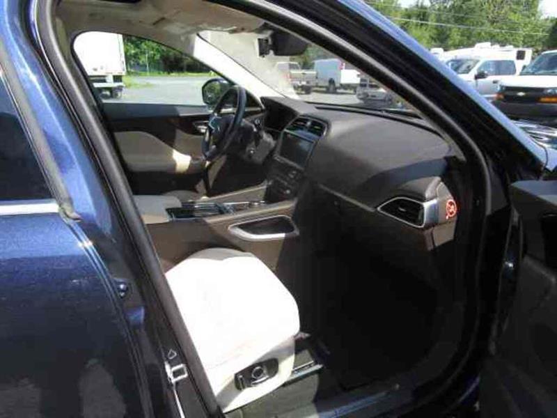 jaguar F-PACE 2019 - 34