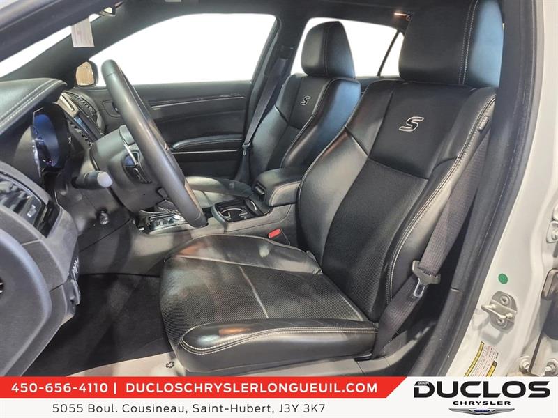 chrysler 300 2023 - 13