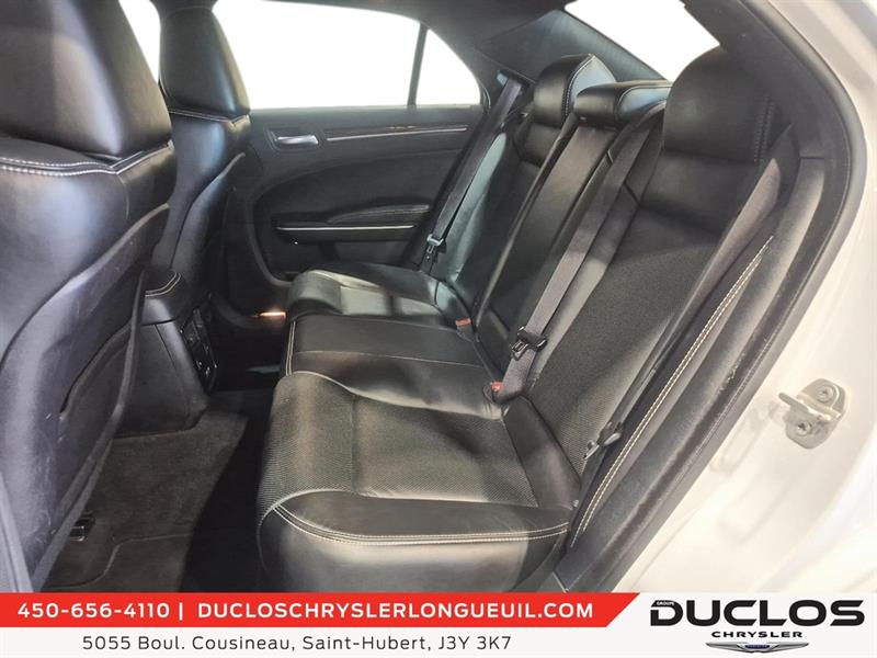 chrysler 300 2023 - 14