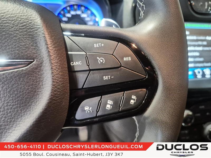 chrysler 300 2023 - 19