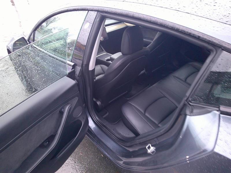 tesla Model 3 2022 - 10