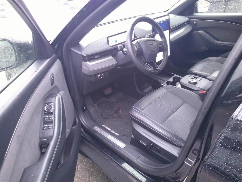 ford Mustang Mach-E 2022 - 11