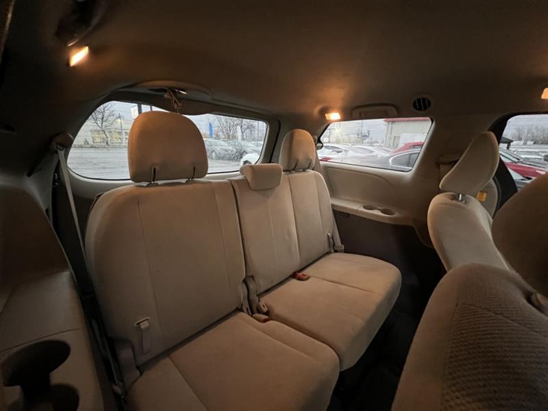 toyota Sienna 2012 - 24