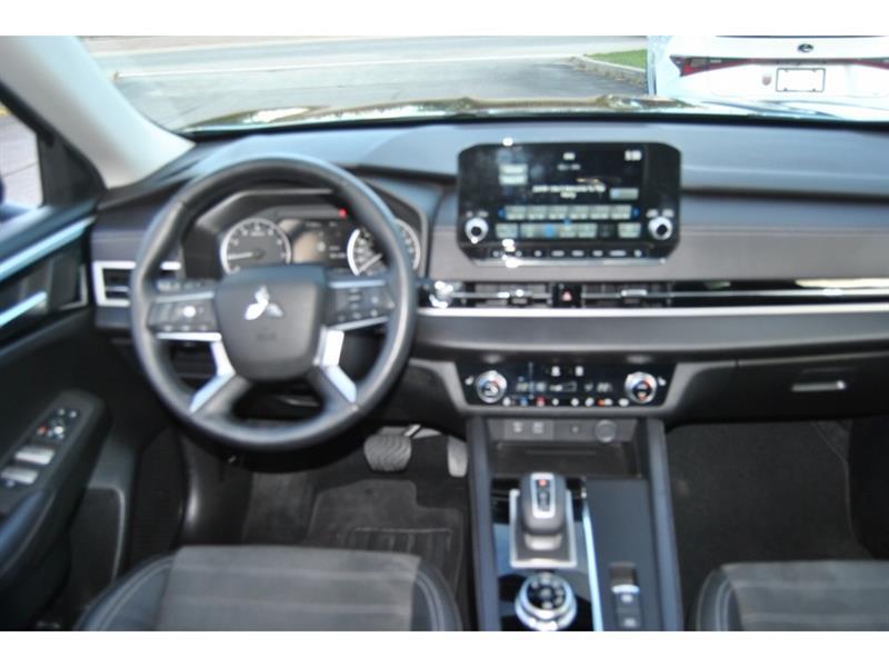 mitsubishi Outlander 2022 - 17