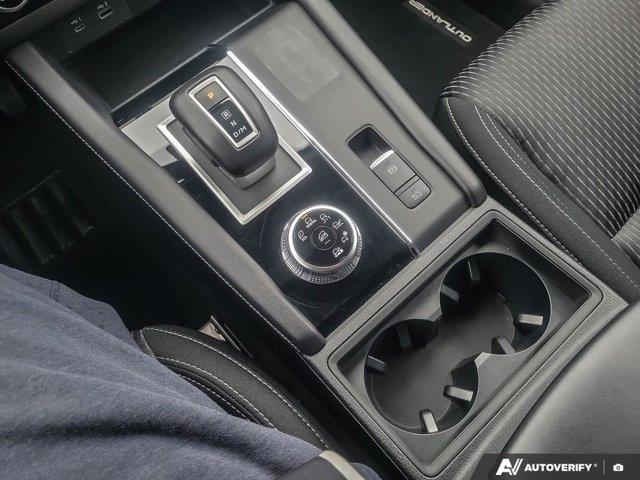 mitsubishi Outlander 2022 - 21