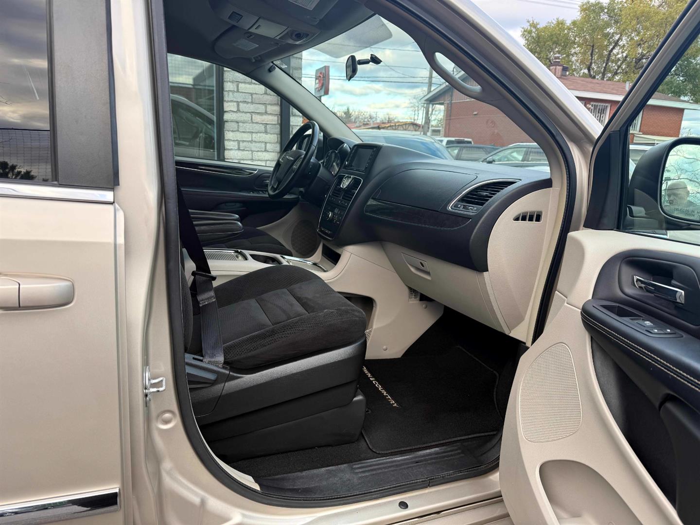 chrysler Town - Country 2016 - 23