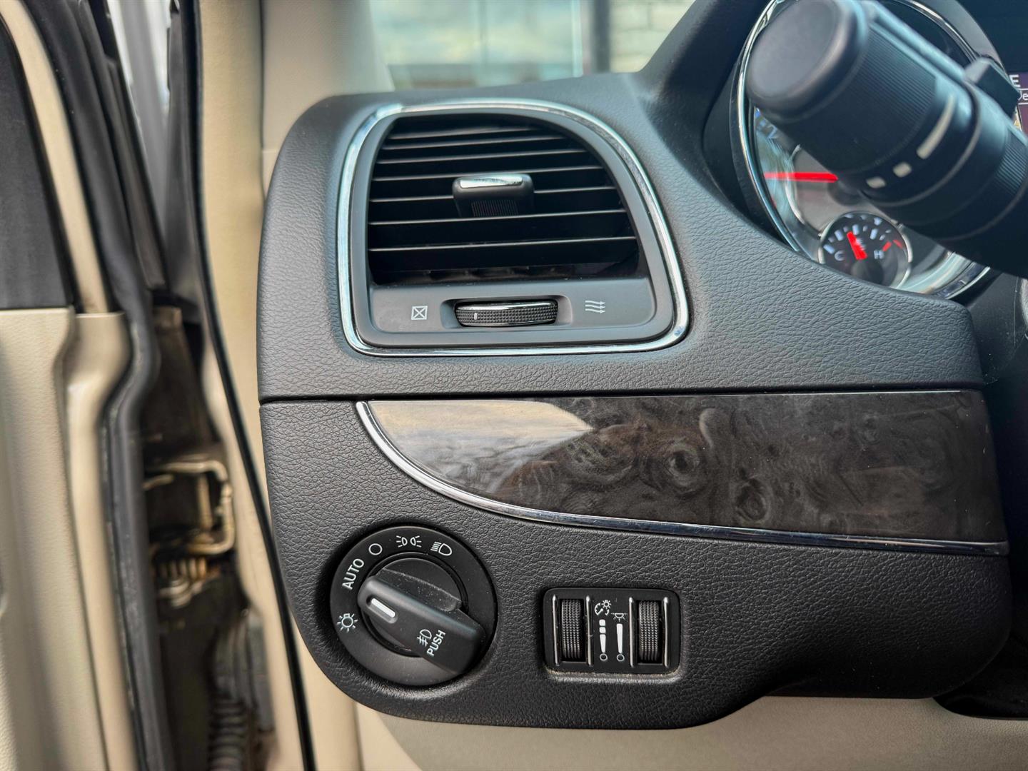 chrysler Town - Country 2016 - 26