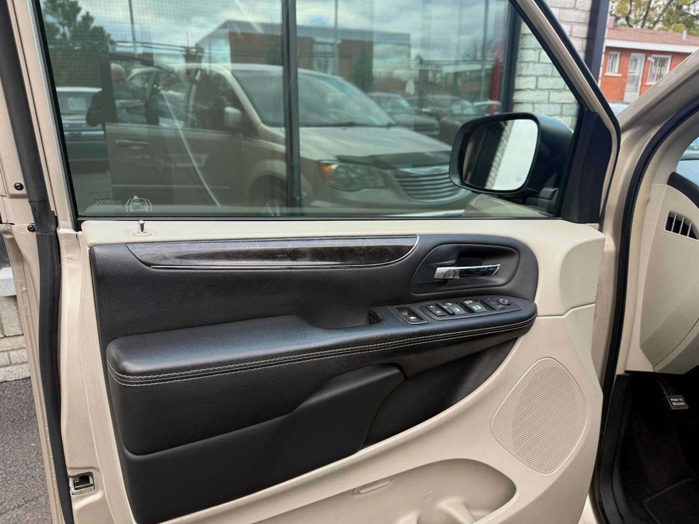 chrysler Town - Country 2016 - 27