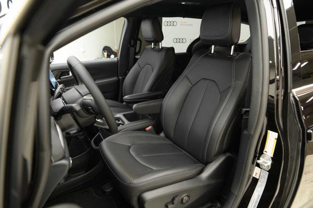 chrysler Pacifica 2025 - 20