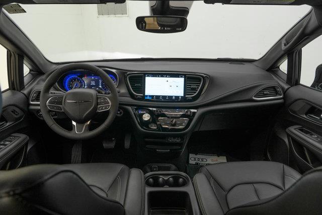 chrysler Pacifica 2025 - 23