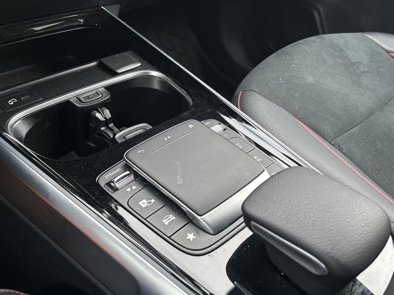 mercedes-benz GLB250 2022 - 17