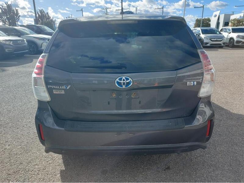 toyota Prius V 2017 - 6