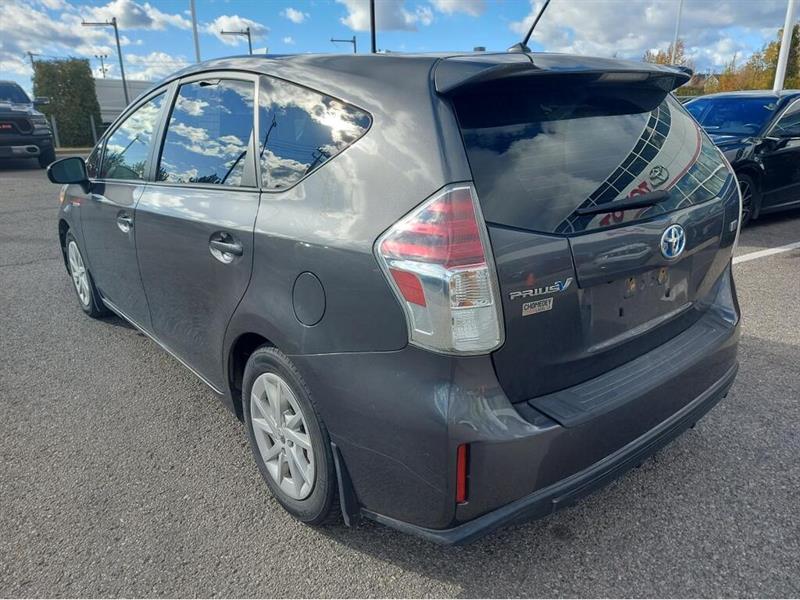 toyota Prius V 2017 - 7