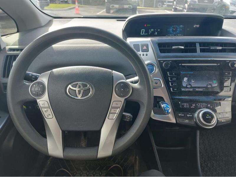 toyota Prius V 2017 - 14