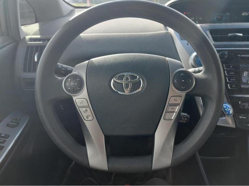 toyota Prius V 2017 - 20